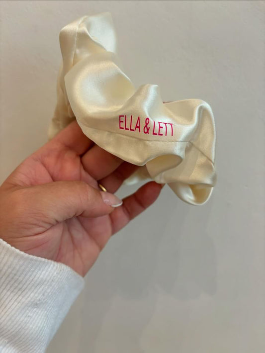 CREAM SCRUNCHIE