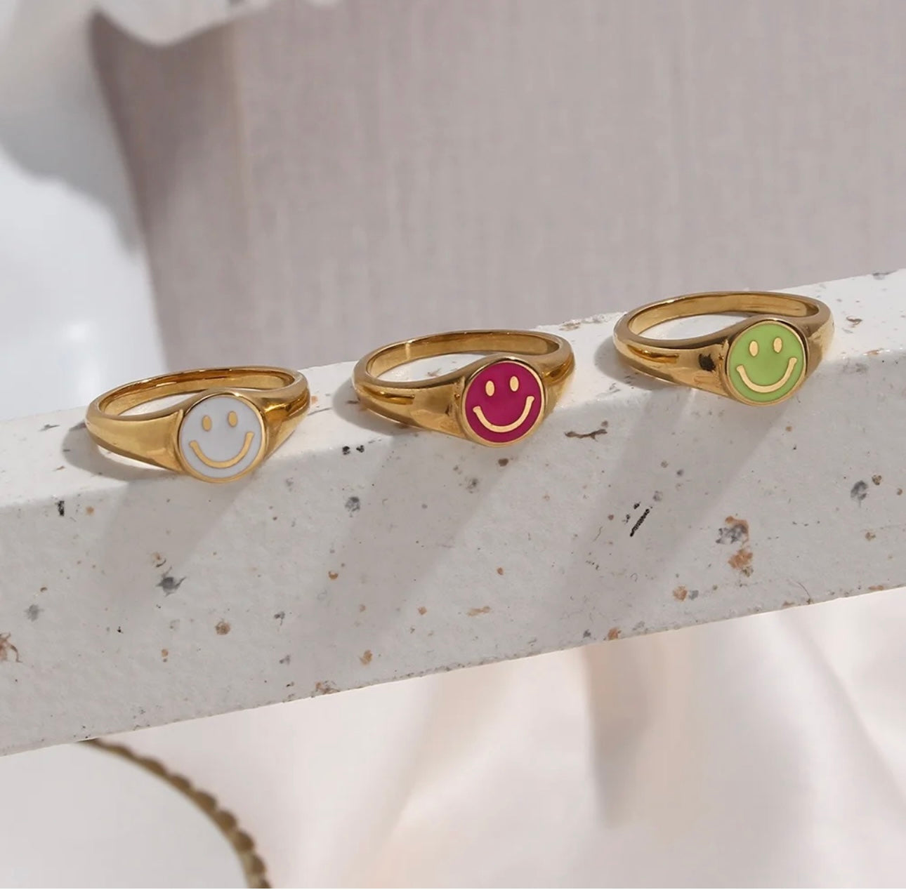 COLOURFUL HAPPY FACE RING