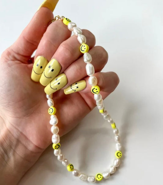 HAPPY FACE FRESH WATER PEARL CHOKER
