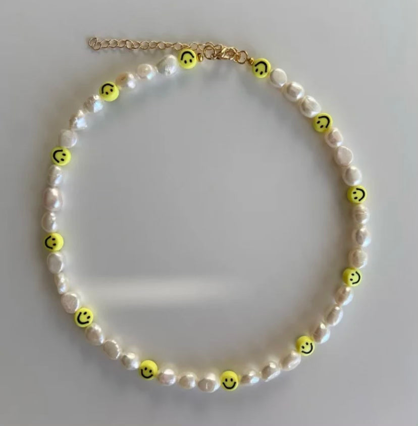 HAPPY FACE FRESH WATER PEARL CHOKER