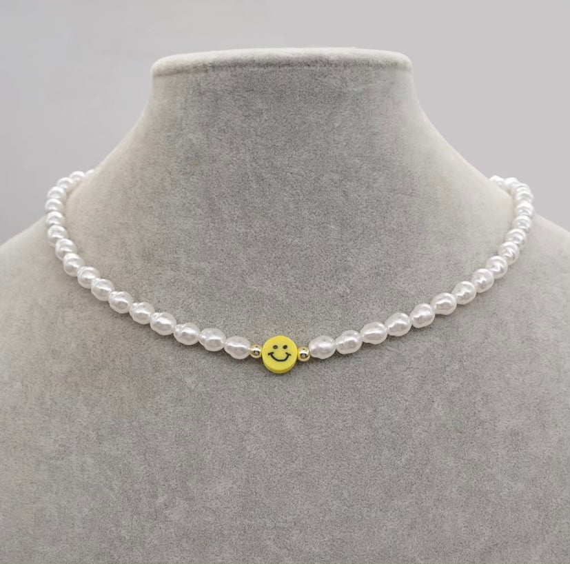 SIMPLE HAPPY FACE FRESH WATER PEARL NECKLACE