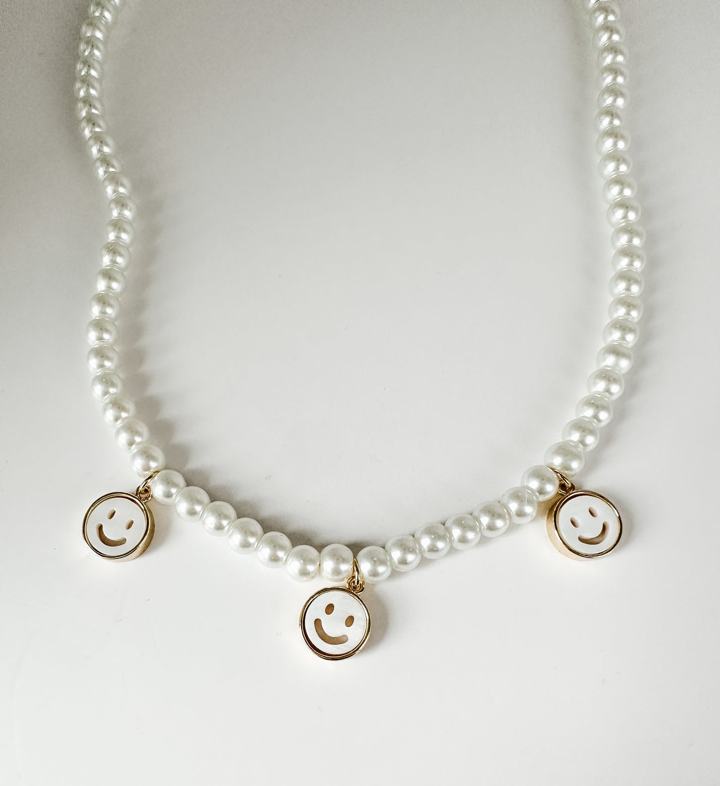 PEARL HAPPY FACE NECKLACE